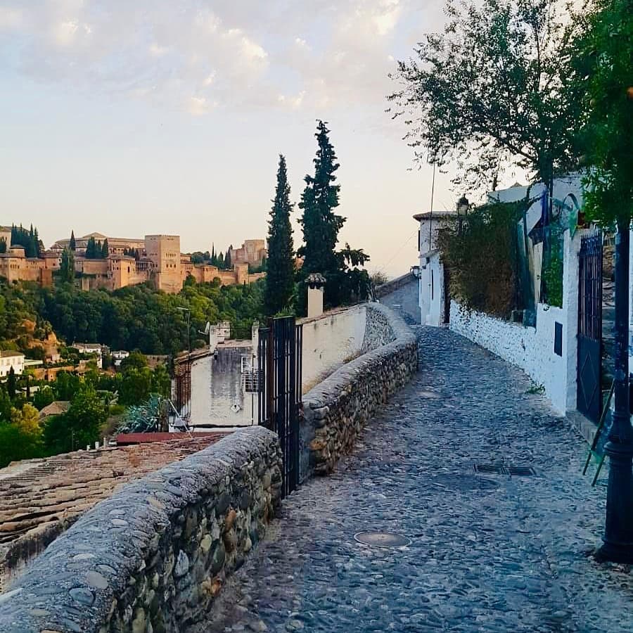 Visita guiada gratuita por Granada por la noche -  Granada Tours