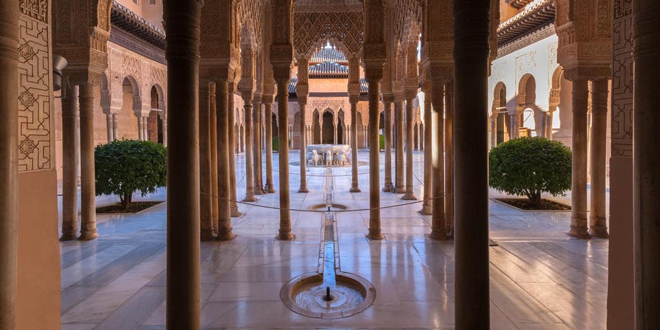 Alhambra al completo con Palacios Nazaríes - imagen principal